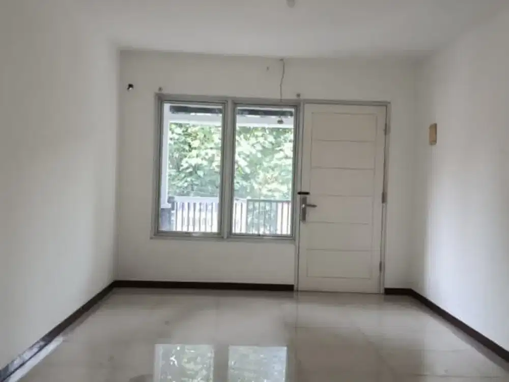 Disewakan Rumah Strategis di Tebet Timur   Lokasi premium, cocok untuk hunian