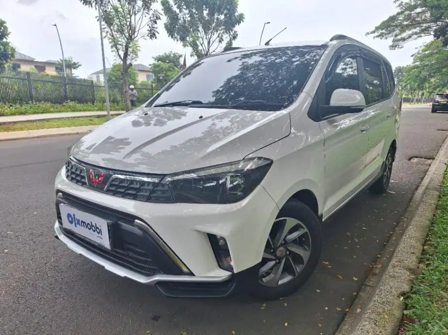 Wuling Confero S 1.5 C Bensin-MT 2021 Putih