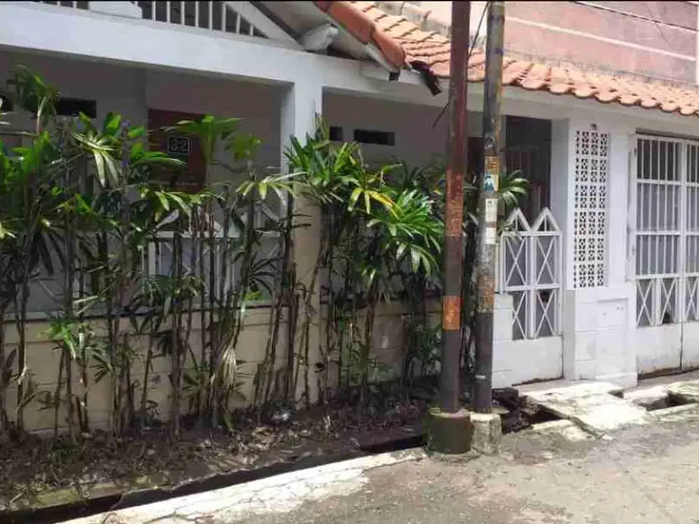 JUAL MURAH DEKAT JL RIAU, SIAPA CEPAT, RUMAH TUA TERAWAT.