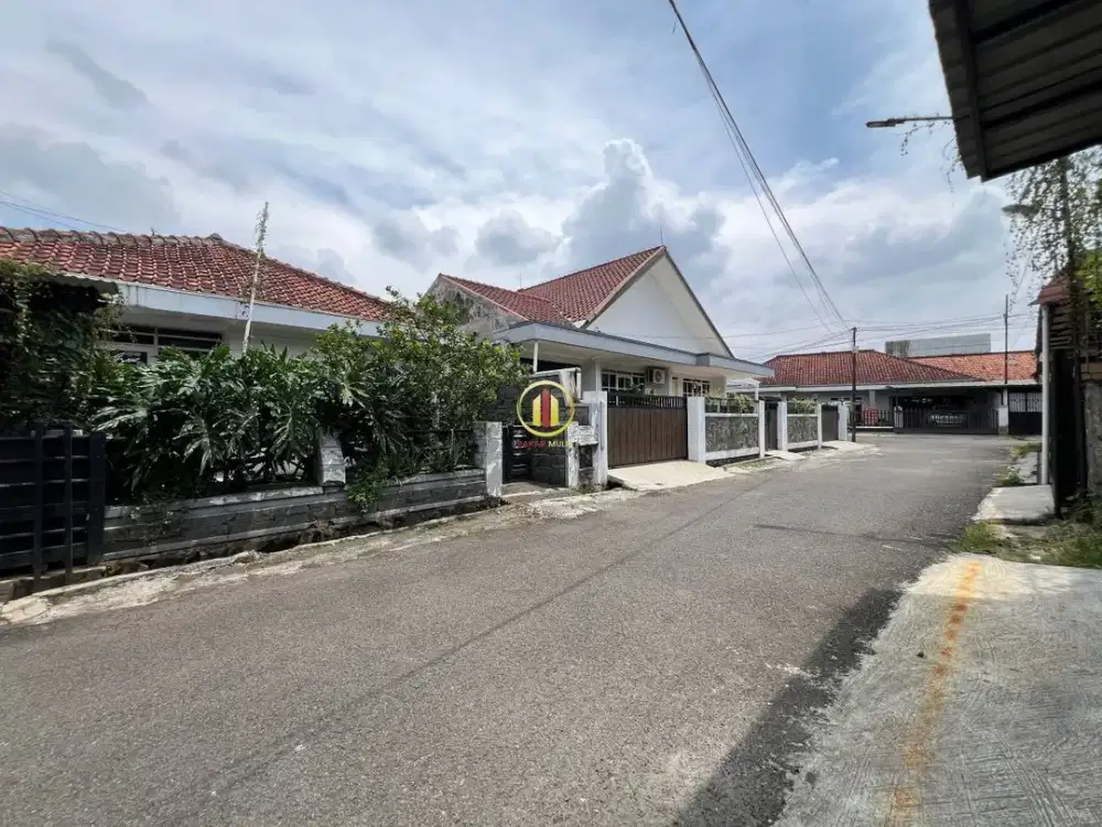 Rumah Klasik Terawat di Jantung Buahbatu turangga BANDUNG – Halaman Luas, Harga hitung tanah