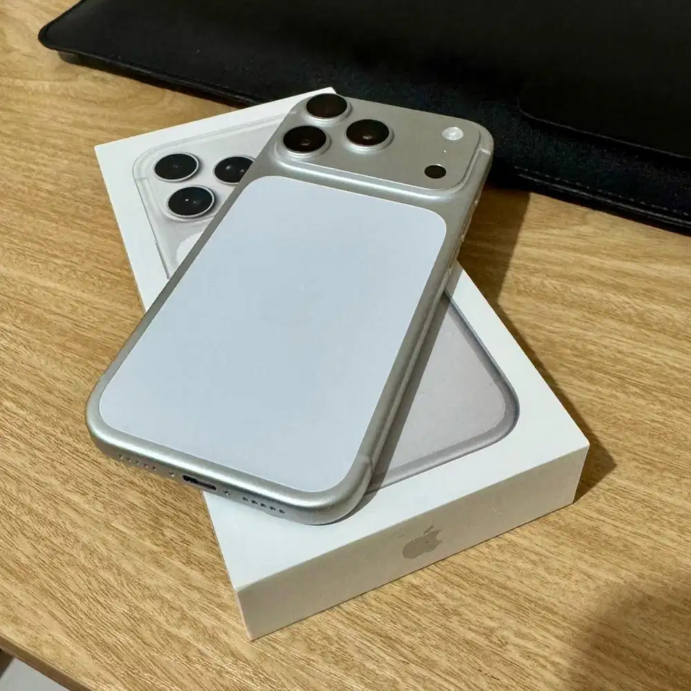 iPhone 17 Pro Silver 256 GB Resmi iBox Garansi 2 Tahun ex Cewe