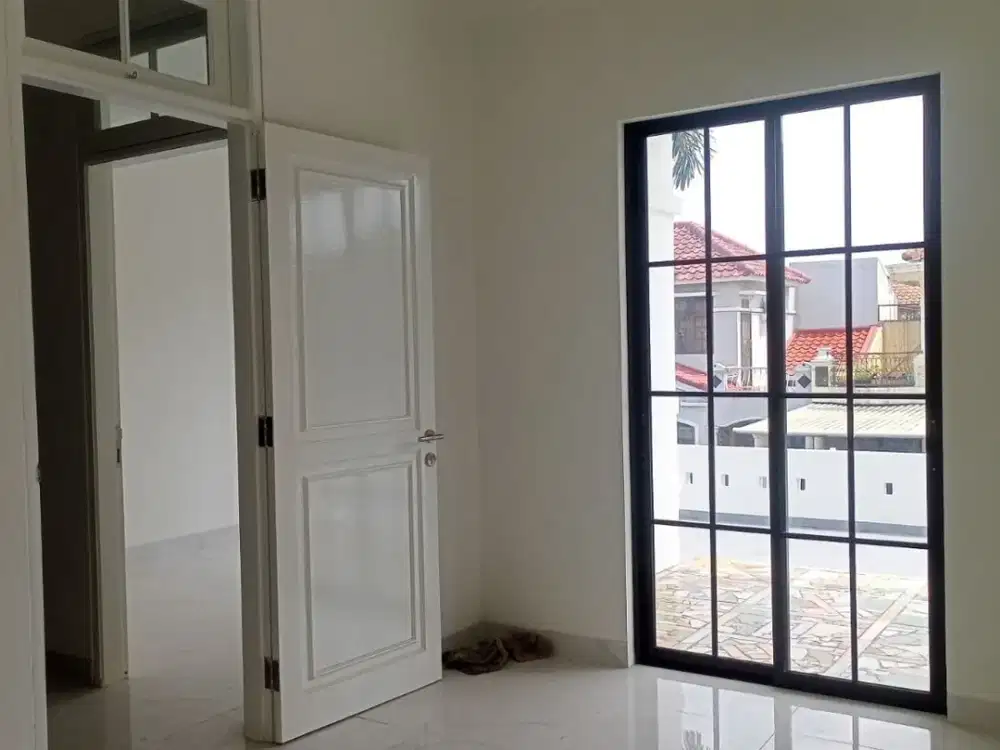 Dijual Cepat Rumah di Legenda Wisata Cibubur, Jakarta Timur