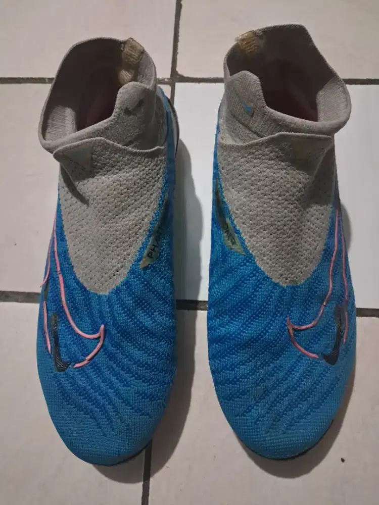 Sepatu Bola Nike Phantom Academy