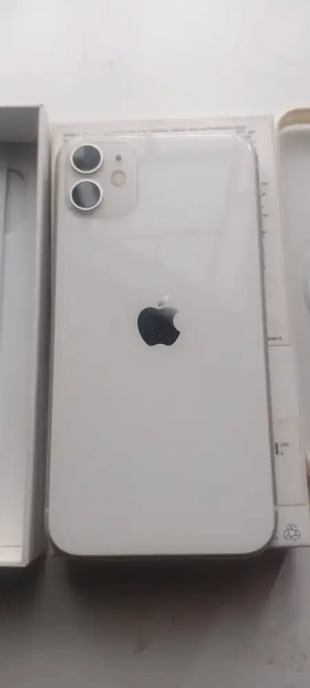 Dijual Iphone 11 128gb Ibox putih mulus