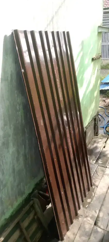 Jual seng kotak 8 lembar. Masih baru ,kelibahan belii