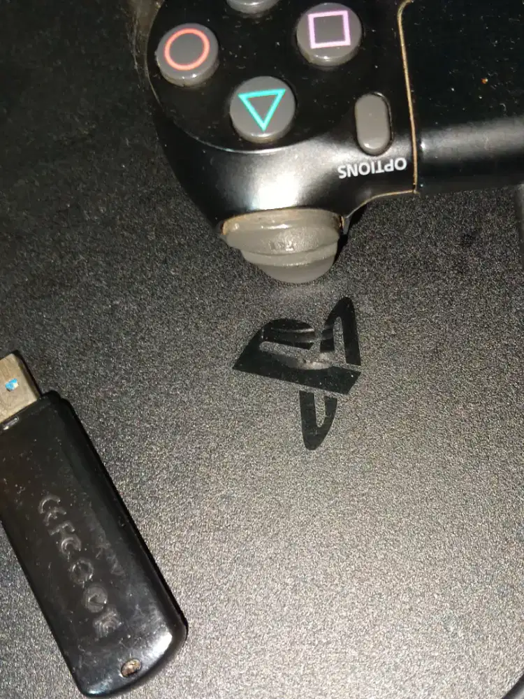 ps4 slim (second) pemakaian pribadi, dijual karena udah jarang dipake