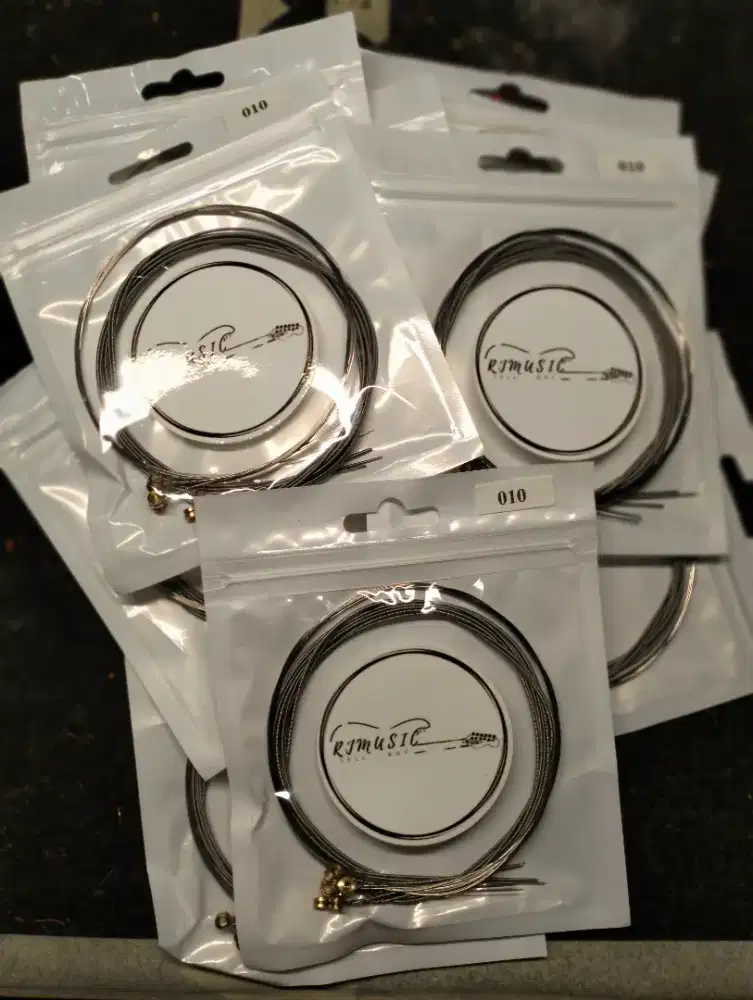 Senar untuk gitar elektrik ukuran 0.10