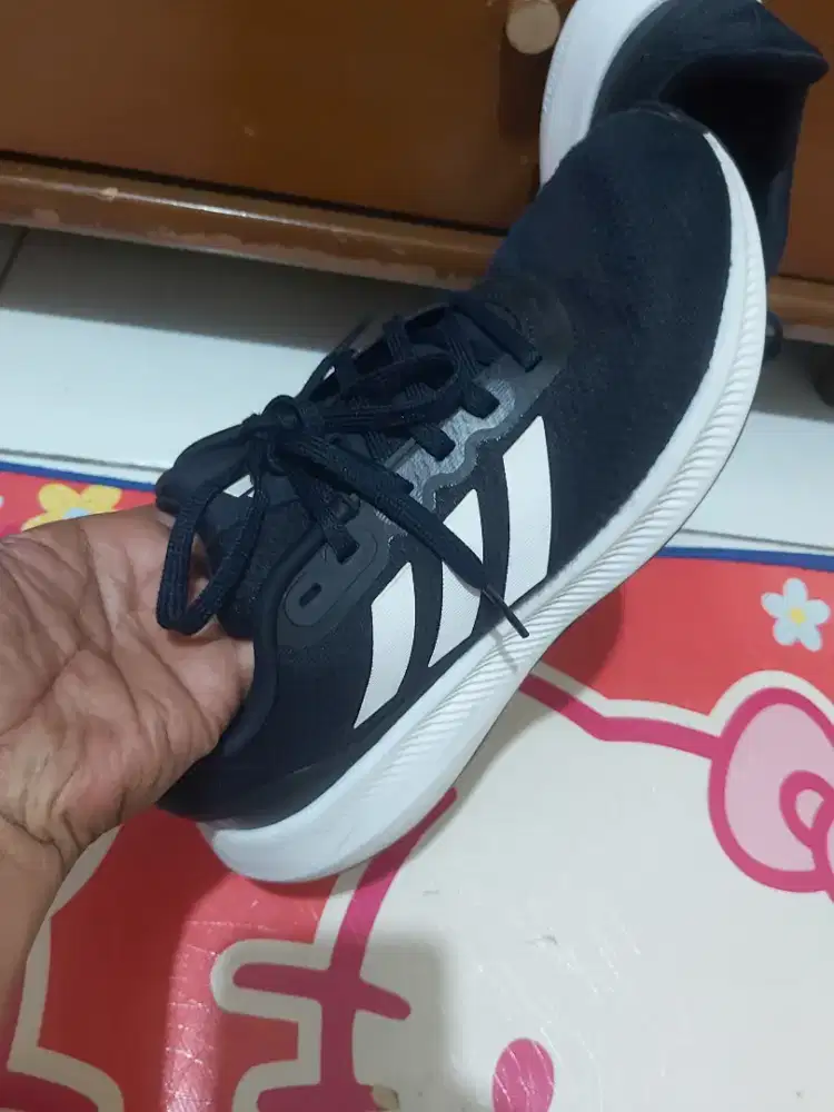 Sepatu adidas cloudfoam