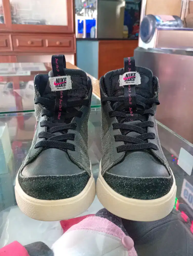 Sepatu Nike Blazer Mid 77 Size 33.5