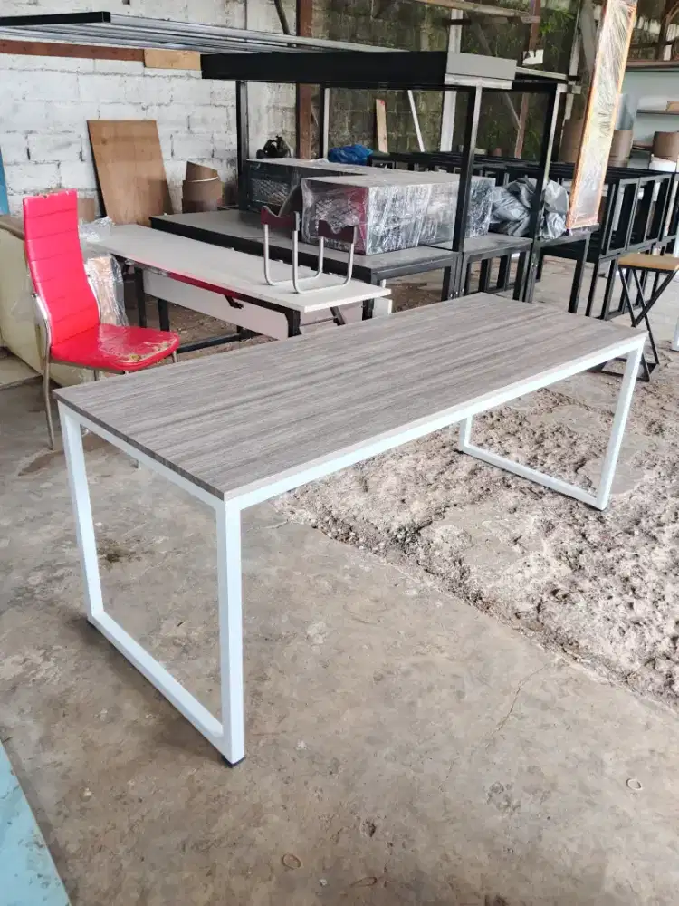 Meja kerja Minimalis