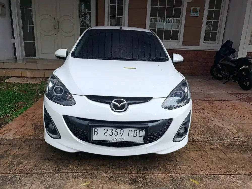 mazda 2 2013 putih