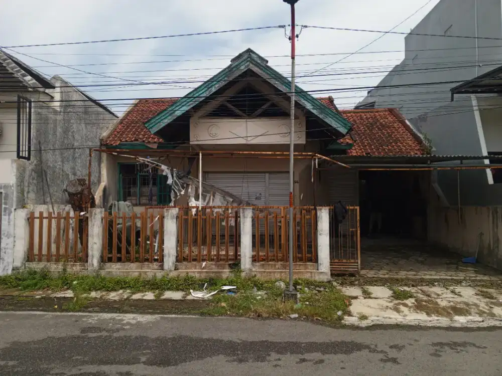 RUMAH DEPAN SMA 11 LAMPER TENGAH
