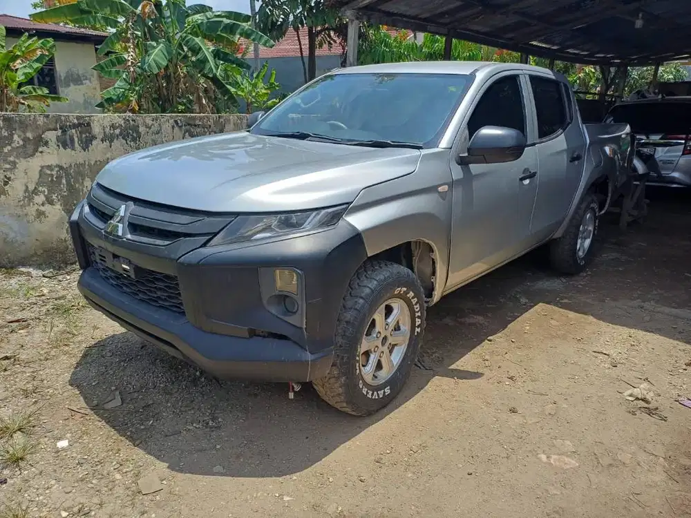 Dijual STRADA TRITON HDX 4X4 THN 2022 PLAT BM. KM130 HARGA 225 JT NEGO