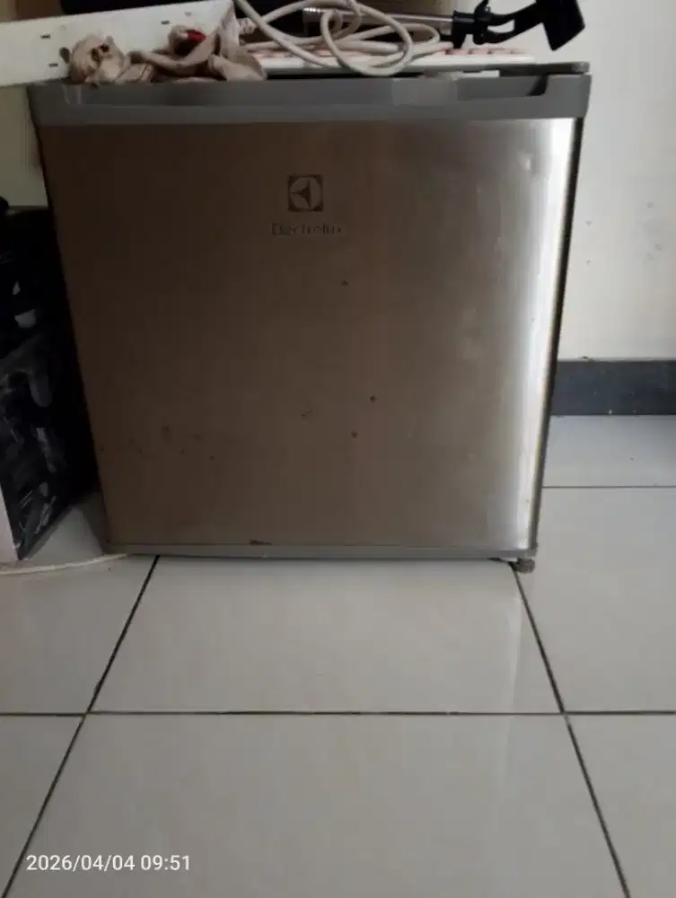 Kulkas Mini Portable Electrolux