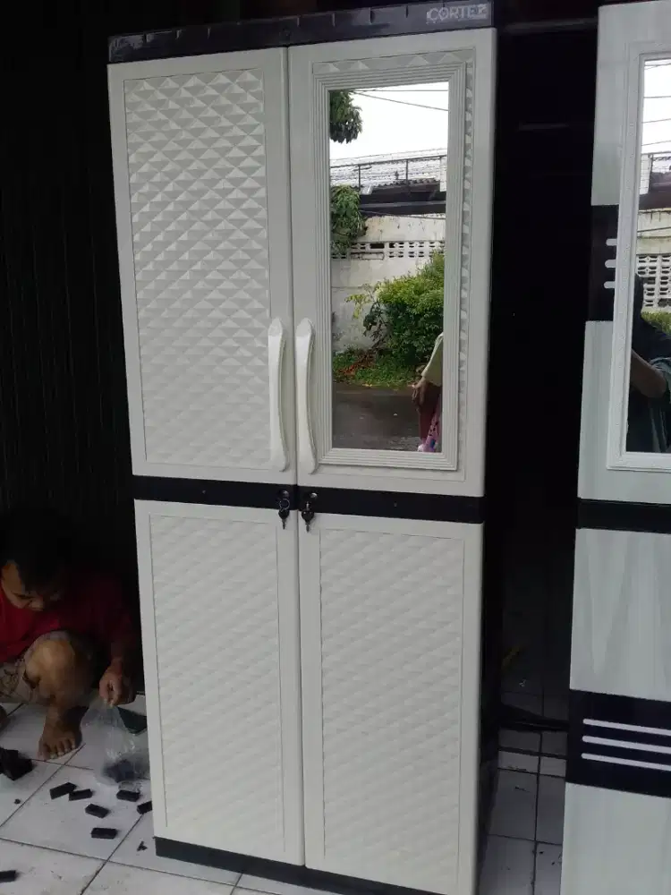 Lemari gantung plastik