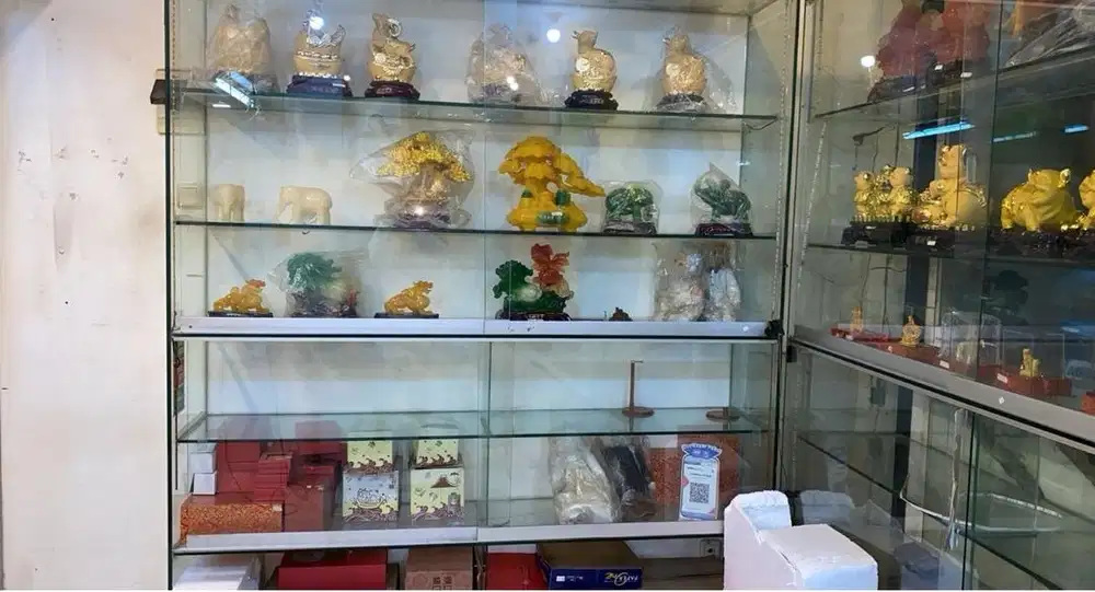 Dibutukan pegawai untuk jaga toko ATK dan hiasan