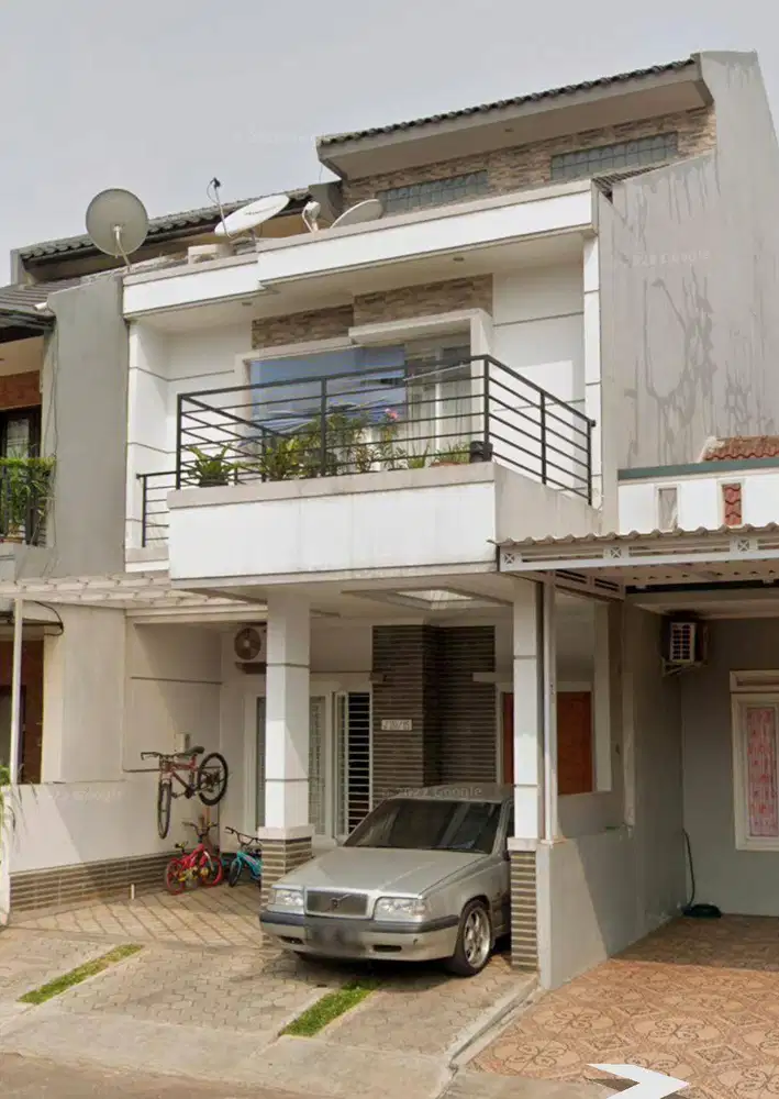 Rumah 3 lantai di Graha Raya