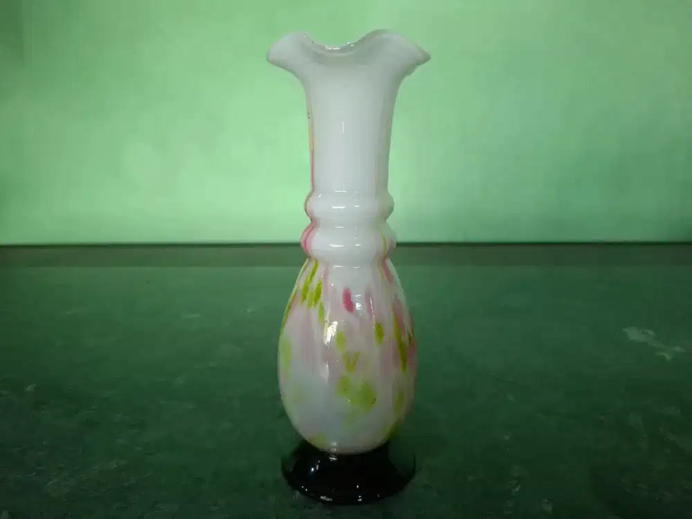 Vas kriting putih hitam