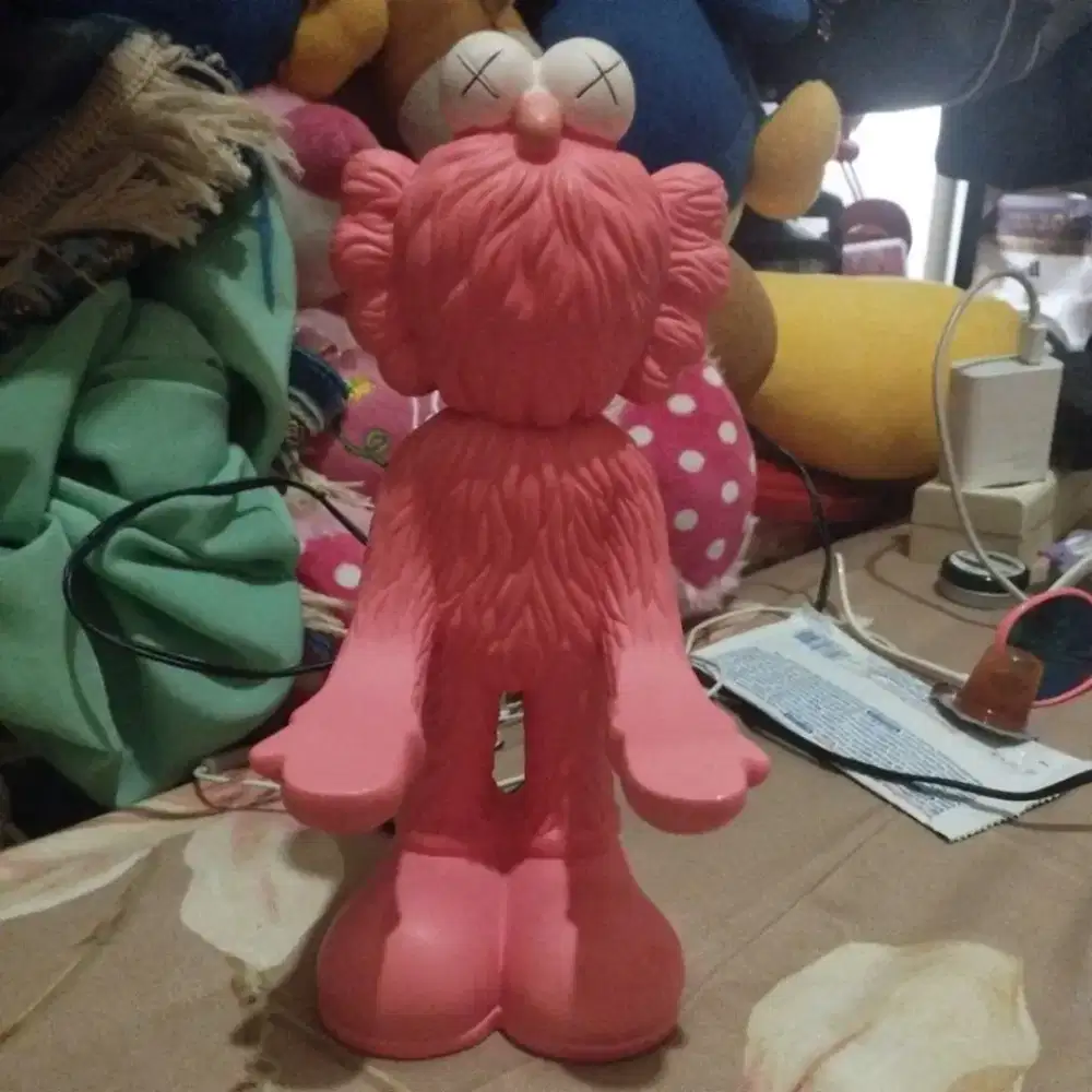 Pajangan meja BFF Kaws pink