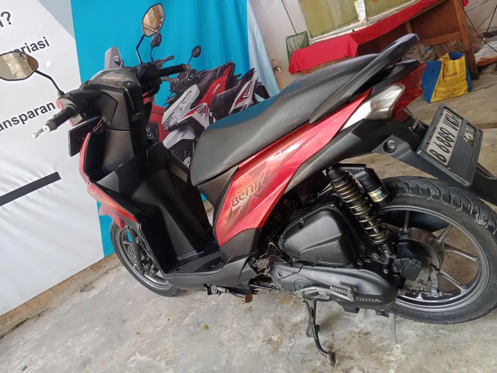 (B) Honda Beat FI Tahun 2015