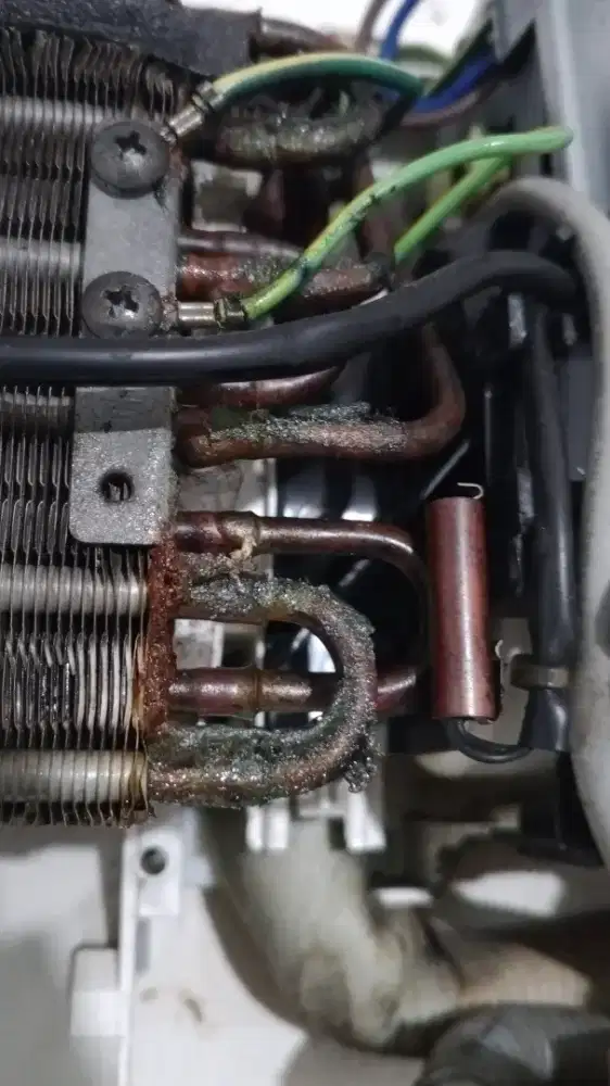 Mencari pekerjaan sebagai teknisi AC kulkas mesin cuci dll