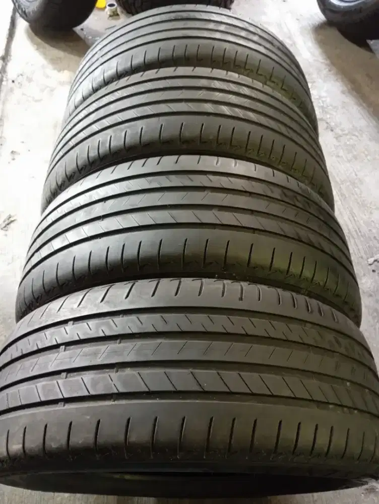 Bridgestone alenza 255 50 R21