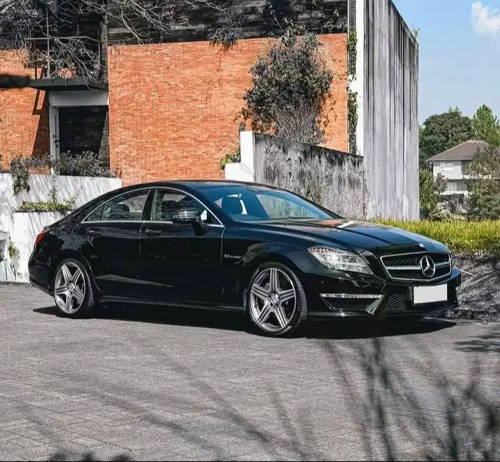 Mercedes Benz CLS 63  AMG AT V8 BiTurbo Hitam Black Mercy AMG V8