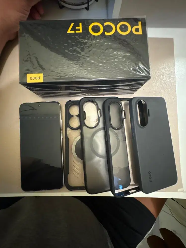 Poco F7 silver like new + bonus case