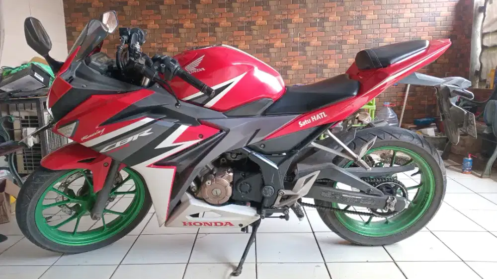 Honda CBR 150R ABS