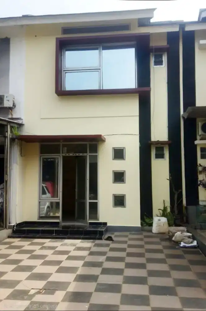 Disewakan Rumah 2 Lt lokasi strategis dengan 3 Pintu Tol