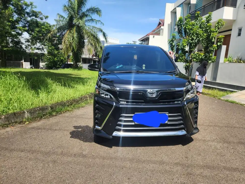 Jual Toyota Voxy 2019 (NIK 2018) Hitam CBU Jepang