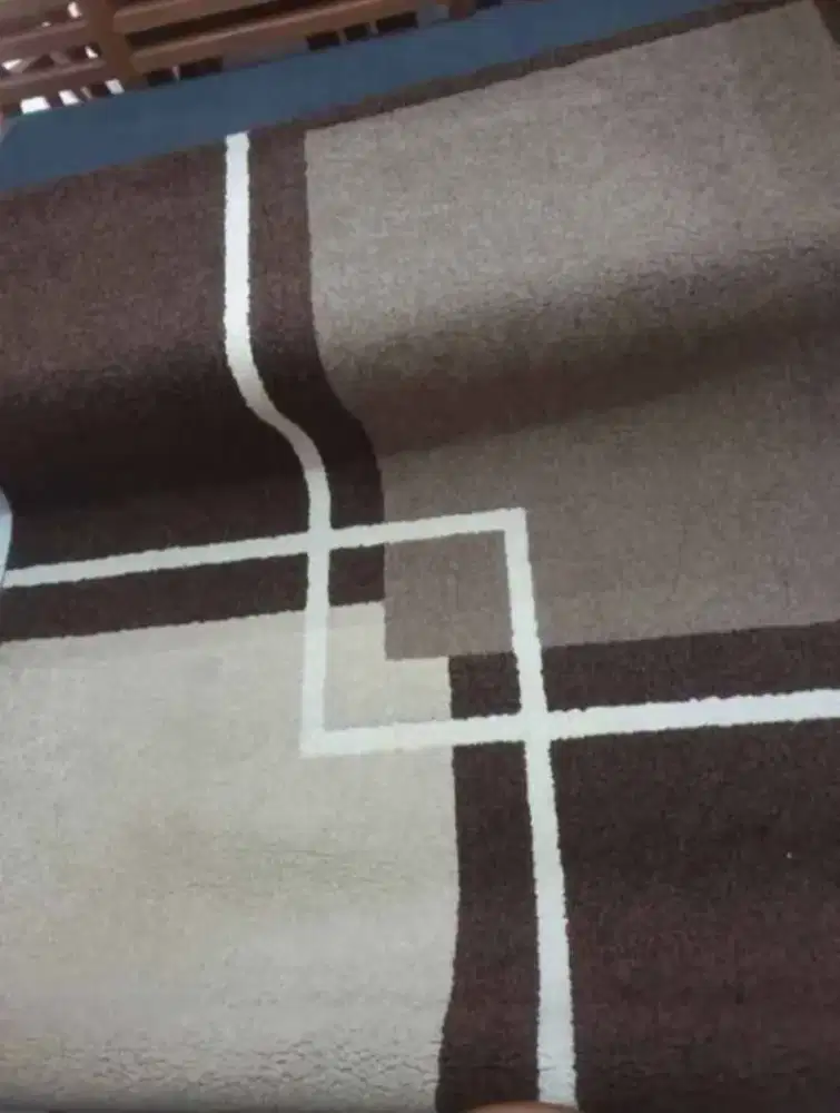 Karpet Corak Minimalis