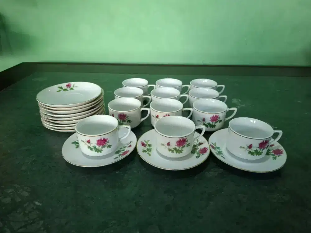 Set cangkir dan lepek 12pcs NOS