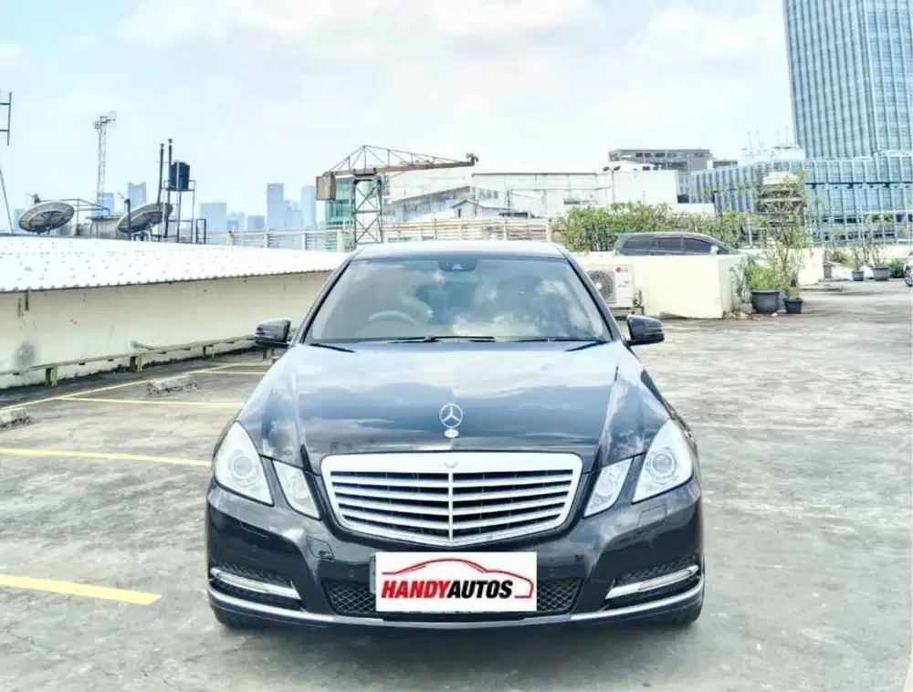 Mercedes Benz E300 Tahun 2011 Automatic Hitam Metalik