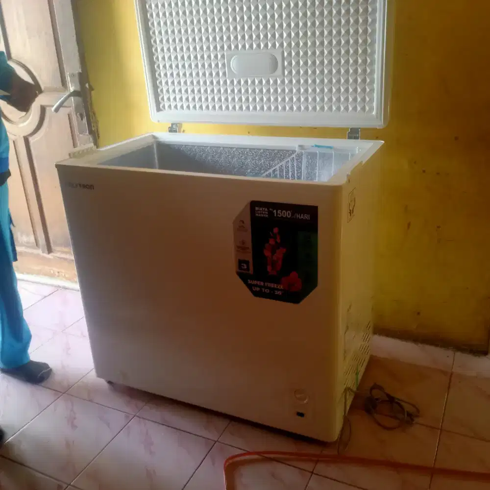 FREEZER UKURAN 200 LITER