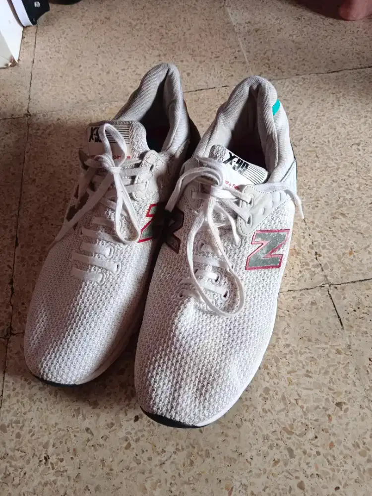 Sepatu cowo putih no. 43/44