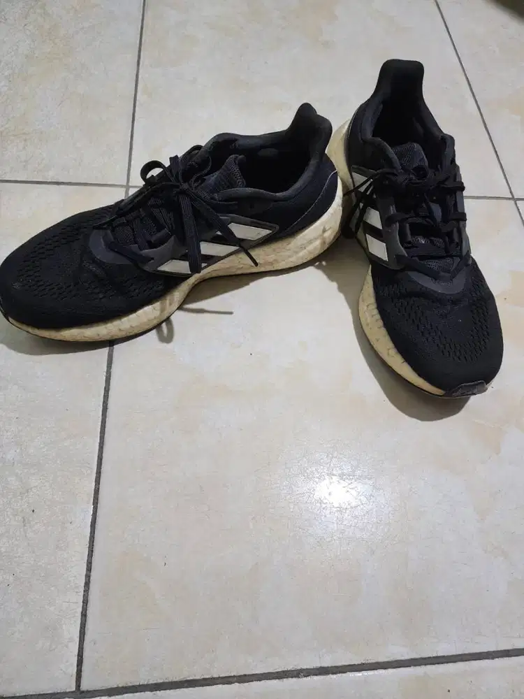 SEPATU ADIDAS HITAM ULTRA BOOST