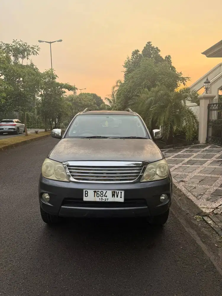 DIJUAL MOBIL FORTUNER TAHUN 2006