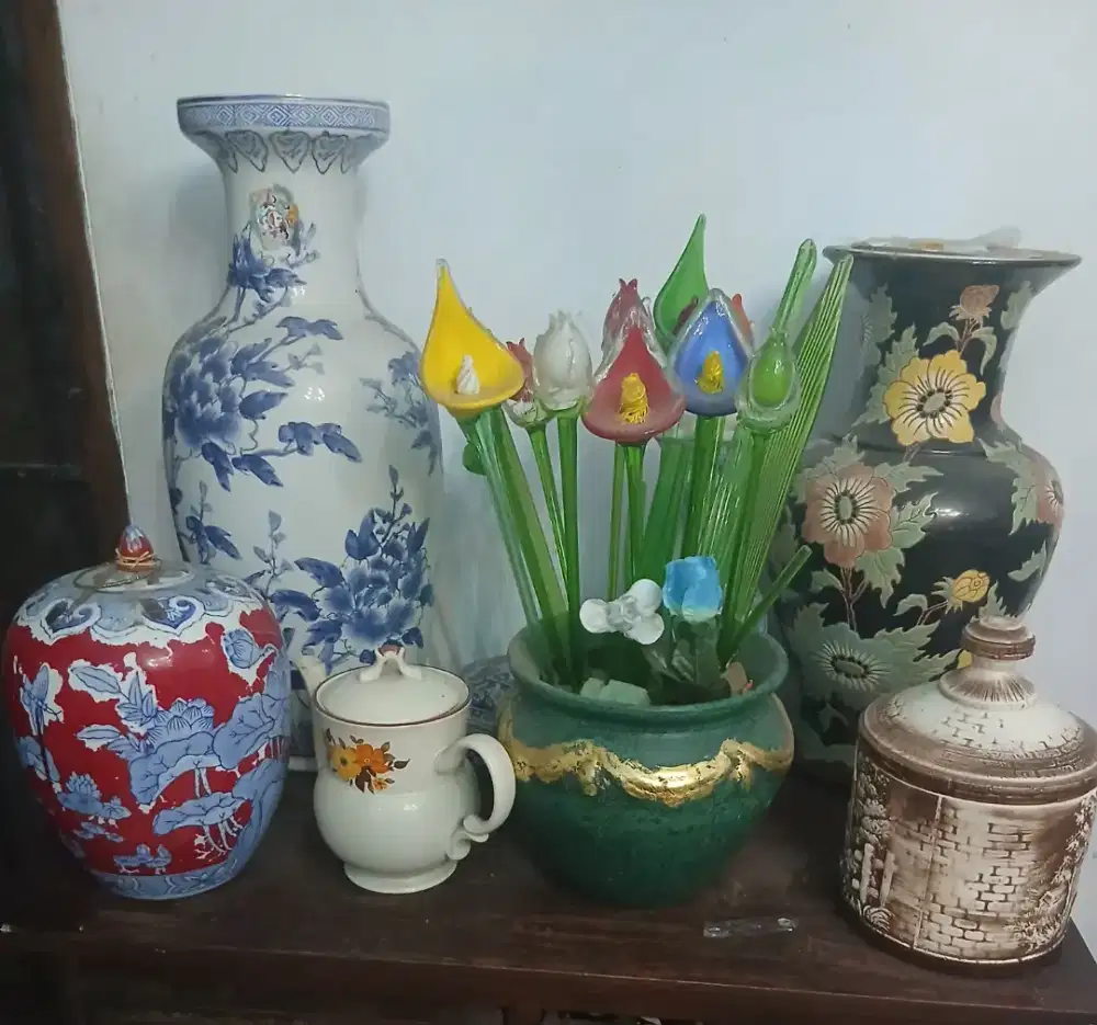 Bunga KristaL & Guci Antik