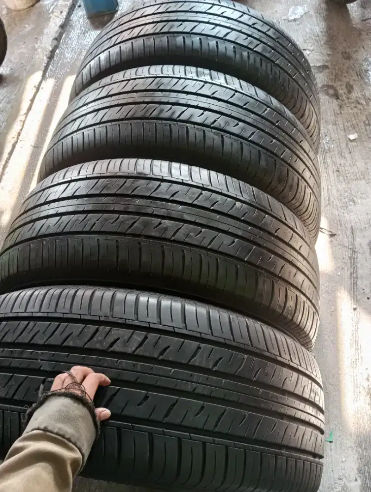 Dunlop grandtrek pta 275 50 R21