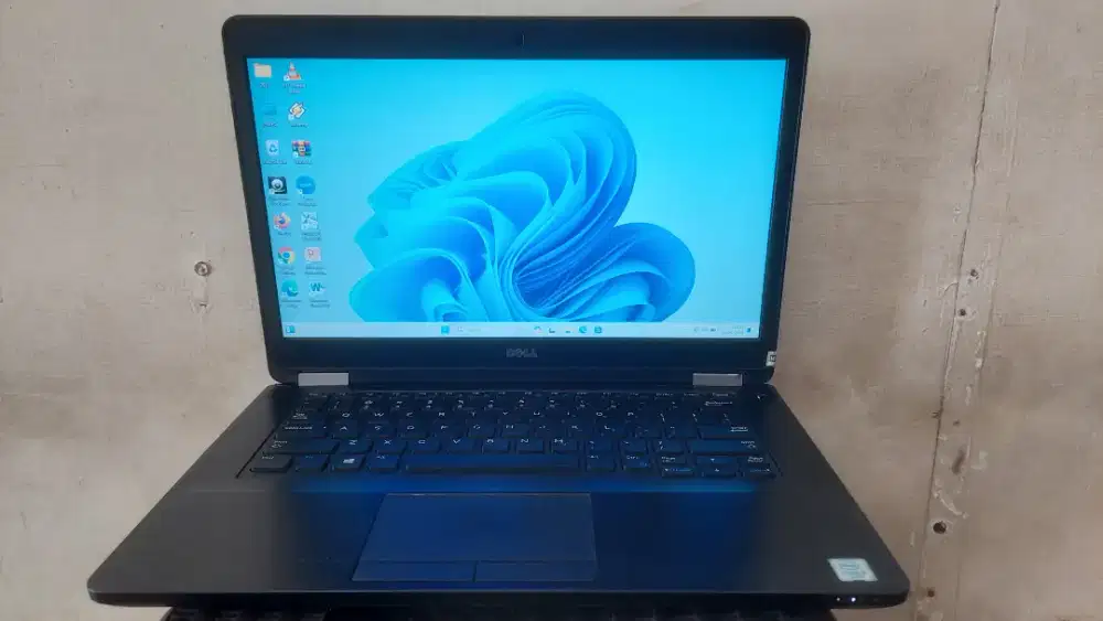 JUAL LAPTOP DELL LATITUDE E5470 INTEL CORE I5-6300 RAM8GBDDR4 SSD256GB