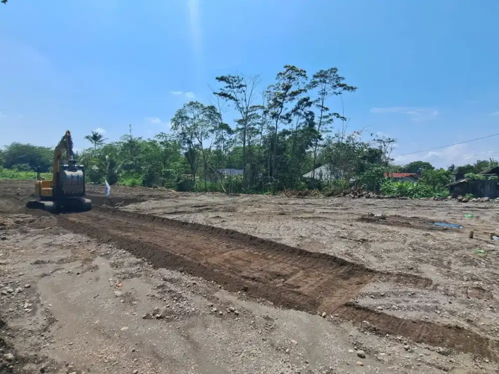Tanah Sejuk Dikelilingi Pohon Suasana Asri dekat Kopi Rolas Dekat UII