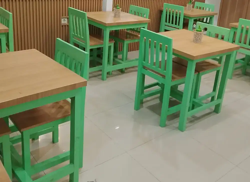 Set meja dan kursi Cafe
