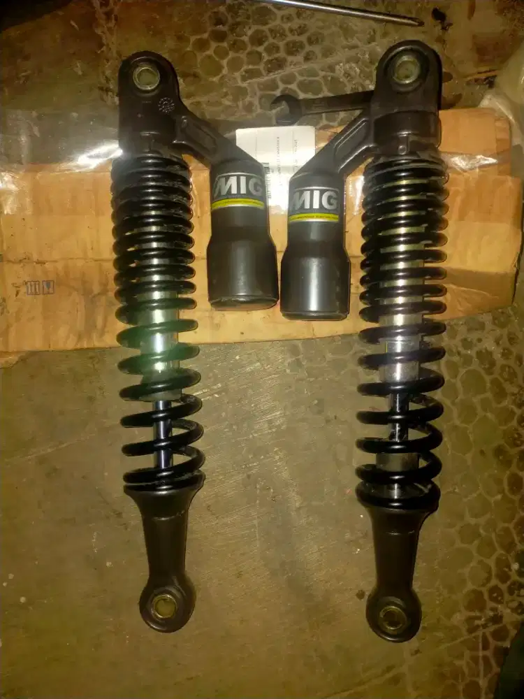 Shock belakang tabung mig TVS ori