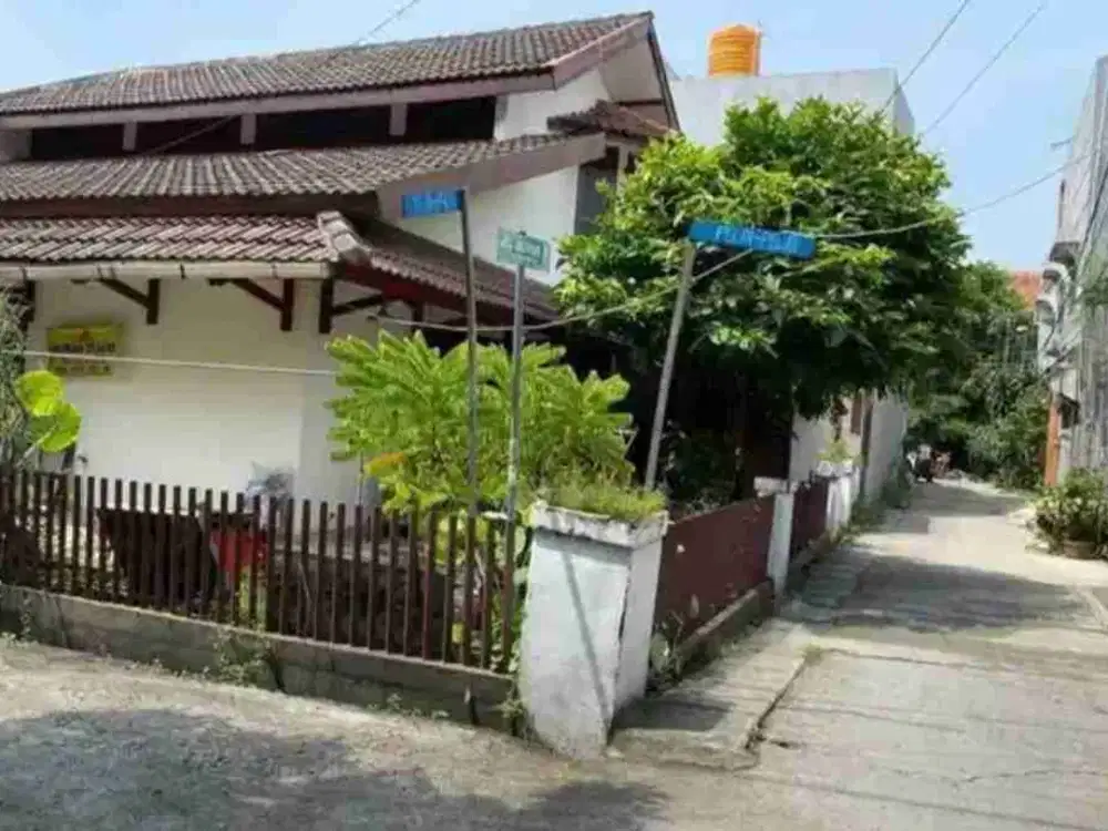 RUMAH BESAR 200M2 DI PERUMNAS 1 KRANJI