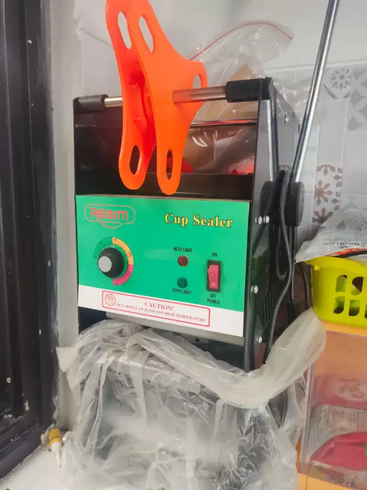 Di jual kondisi masih baru,di jual krn gak jadi jualan es