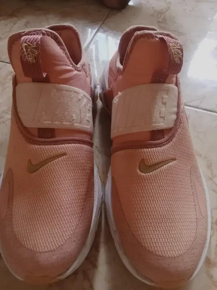 sepatu nike react valentines day