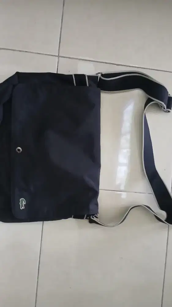 Lacoste slingbag
