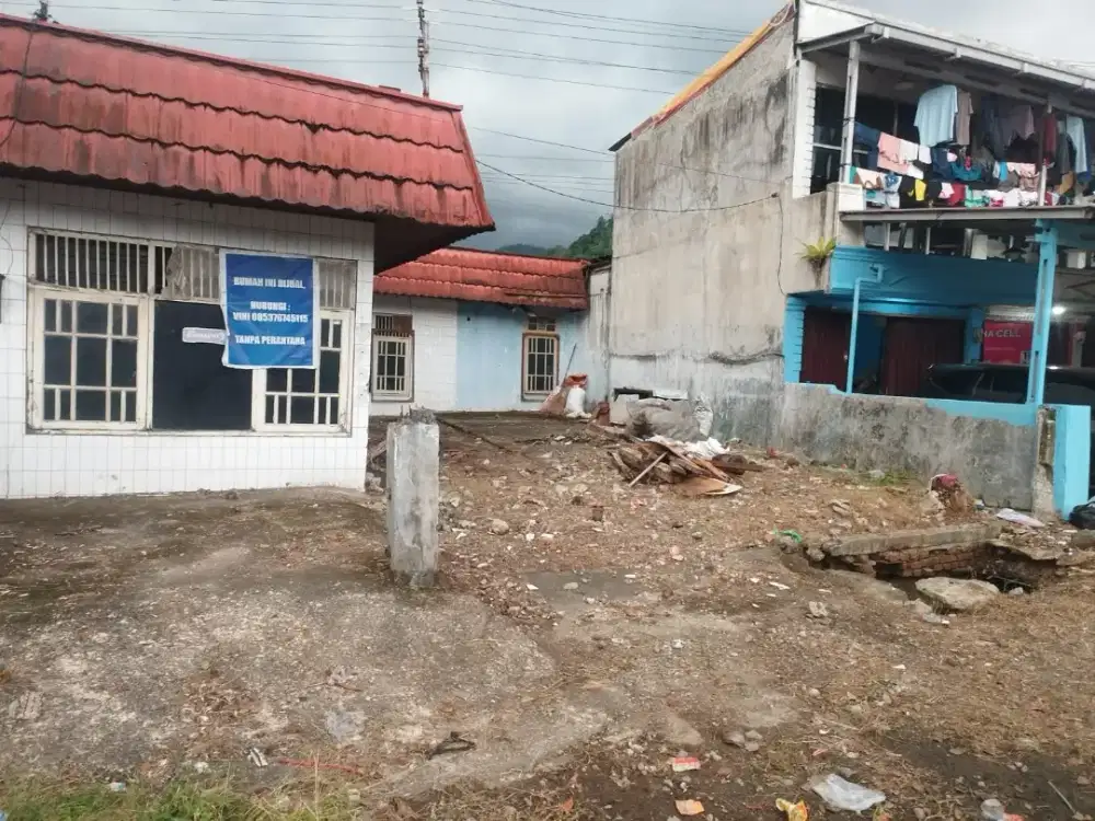 Di Jual Rumah di Pinggir Jalan