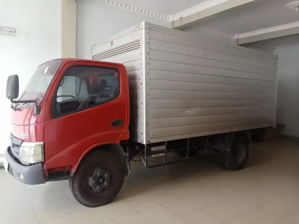 Jual mobil istimewah truk box 110 FT